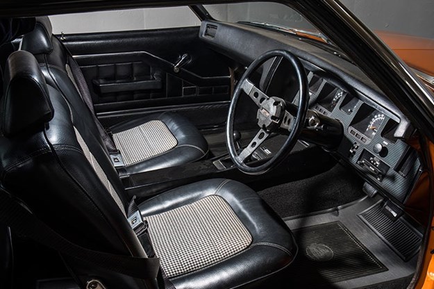 holden-hq-monaro-interior.jpg