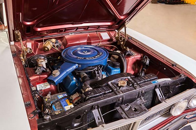 ford-falcon-xy-engine-bay.jpg