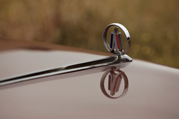 ve-valiant-bonnet-emblem-2.jpg