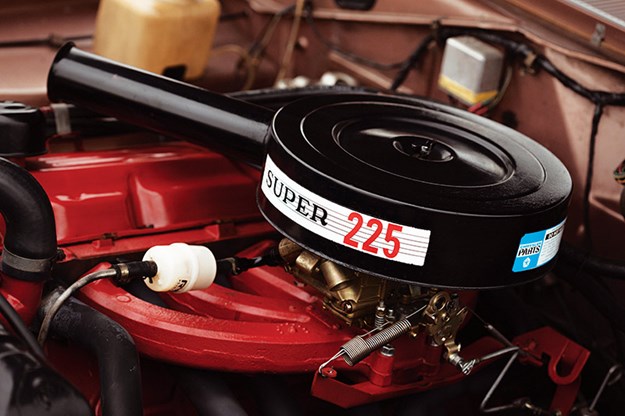 ve-valiant-engine-bay-3.jpg