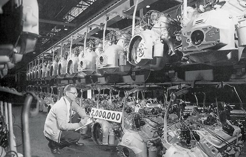 1960-pontiac-engine-assembly-line.jpg