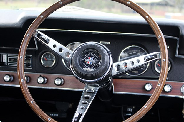 ford-falcon-xt-resto-dash-2.jpg