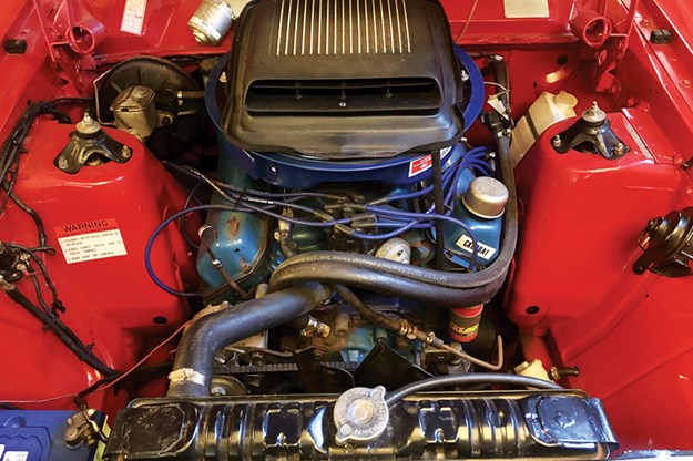 ford-falcon-xy-engine-bay.jpg