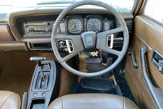 mazda-929-dash.jpg