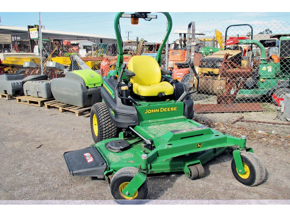 自転車本体 JOHN DEERE John Deere Mud Machine Kid's Bicycle with Removable Training