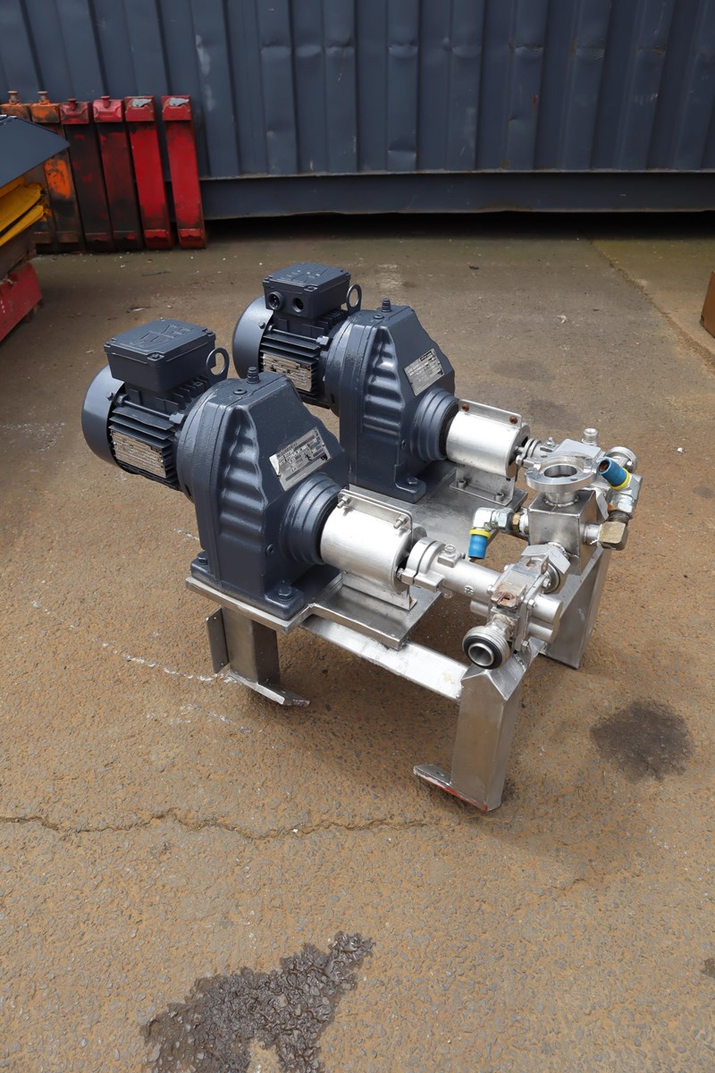LIQUIFLOW STAINLESS TWIN PUMP