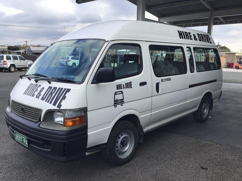 2004 Toyota Commuter Minibus, 2004 Model