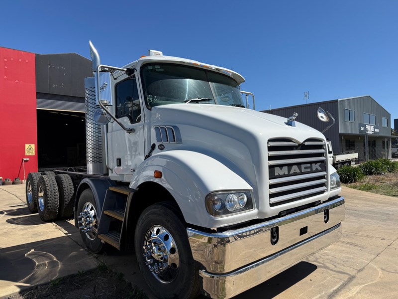 2014 Mack Metro-liner Csmr