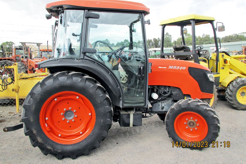 Kubota M8540 Tractor (narrow)