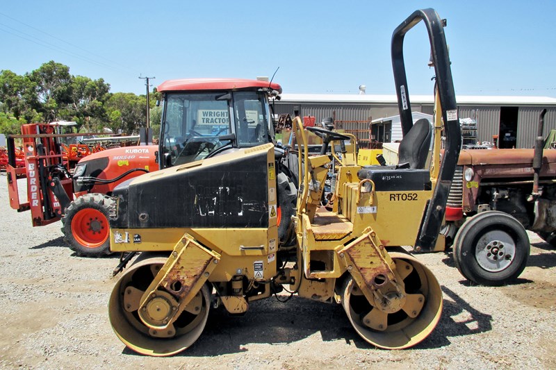 Caterpillar CB-224C Roller (08) 8323 8795