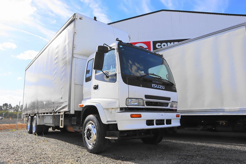 2004 Isuzu FVR900