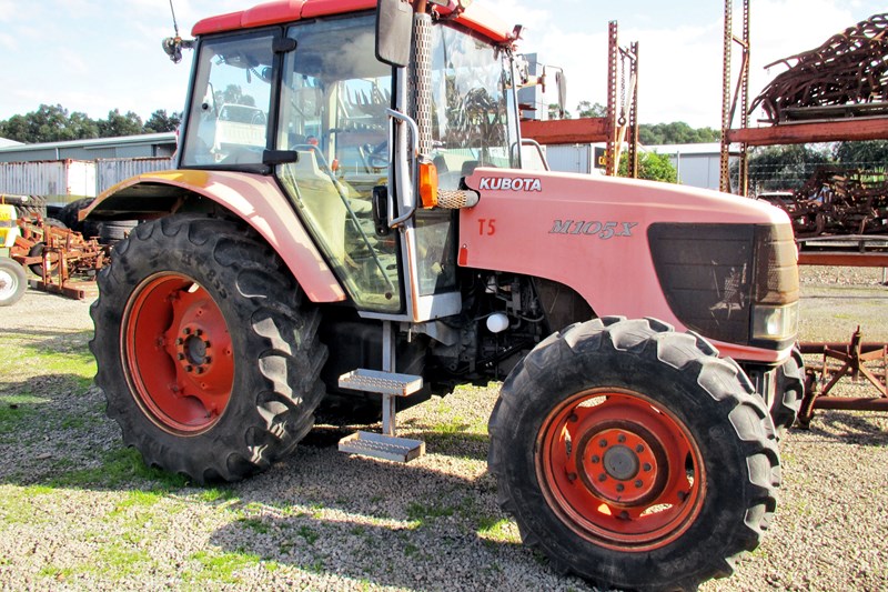 Kubota M105X Tractor