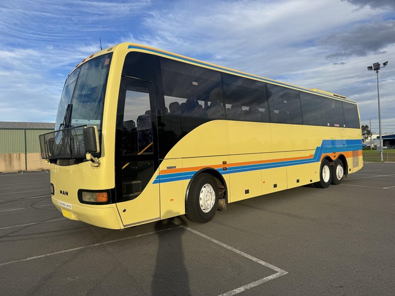 2000 Man 24.420 Tag Axle Coach, 2000 Model