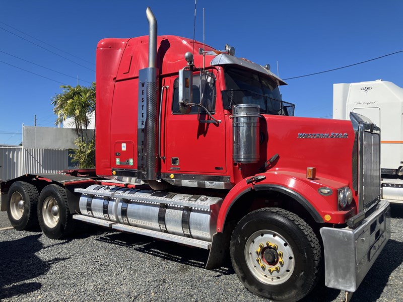 2015 WESTERN STAR 4864 FX Roadtrain / Bdouble unit