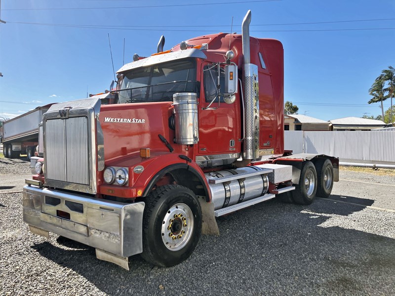 2015 WESTERN STAR 4864 FX Roadtrain / Bdouble unit
