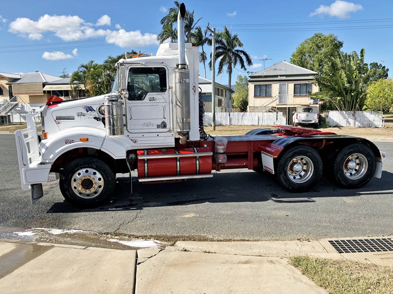 2006 KENWORTH T404 SAR Day cab