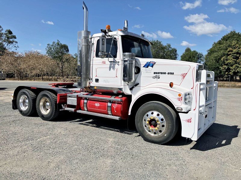 2009 WESTERN STAR 4900 FX Roadtrain / Bdouble unit