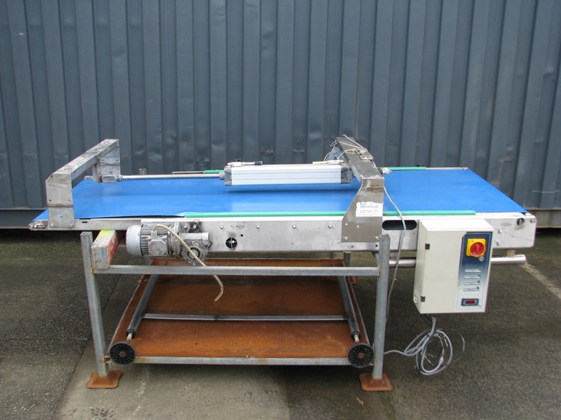 ADJUSTABLE LENGTH MOTORISED BELT CONVEYOR 2.3M LONG