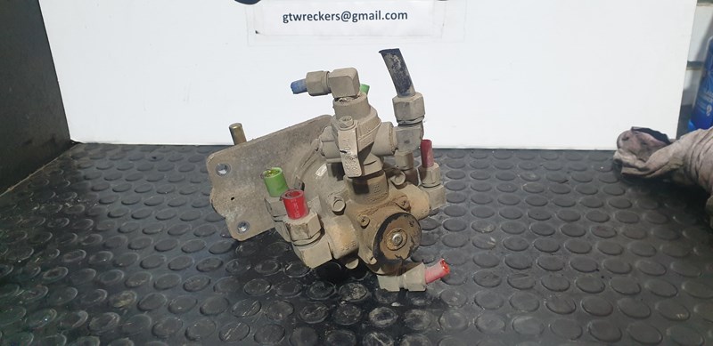 Akiです⭐︎ BENDIX AIR BRAKE RELAY VALVE T290182 BENDIX T290182