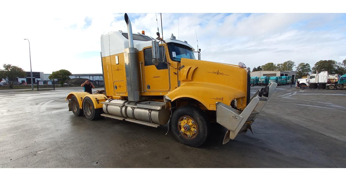 2001 KENWORTH T404 T404 dismantling
