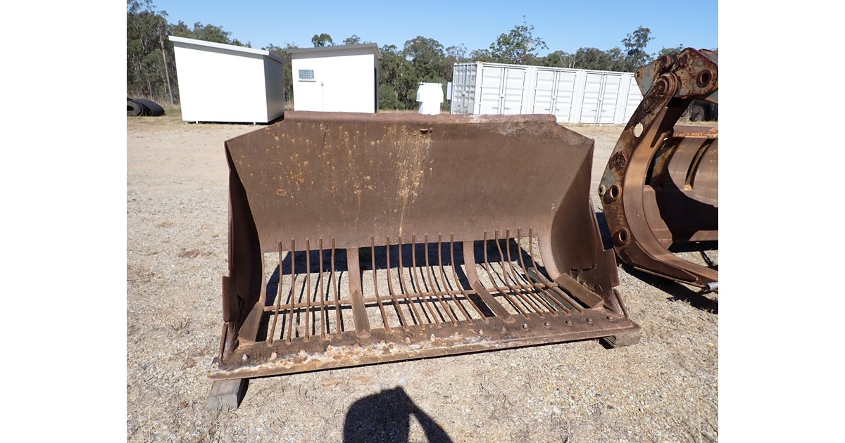 CUSTOM SKELETON LOADER BUCKET FOR FIREWOOD for sale (refcode TA1189024)