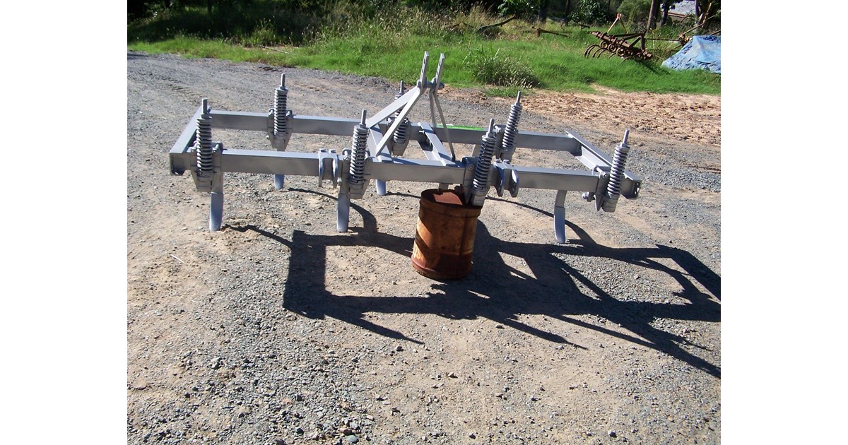 YEOMANS 7 LEG CHISEL PLOUGH for sale (refcode TA1218847)