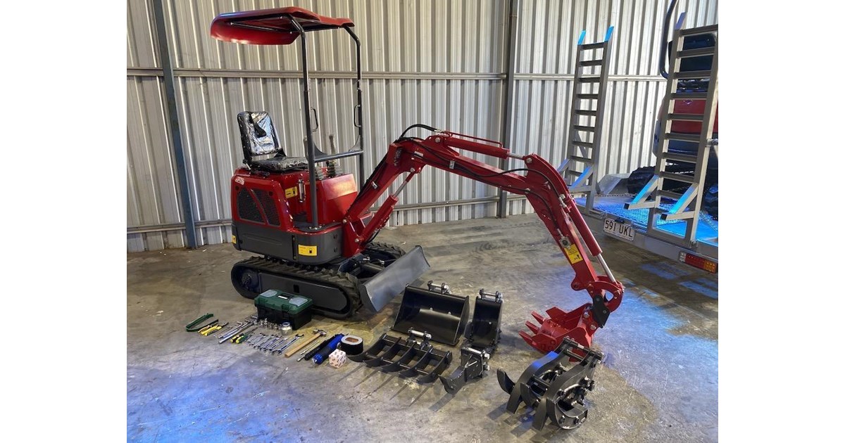 Red Digger King 1.0T mini excavator with its included buckets and attachments