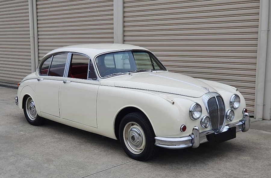 Daimler 250 V8 - today's tempter