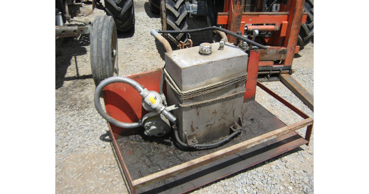 HYDRAULIC PUMP & TANK MOUNTED ON SMALL CARRYALL for sale