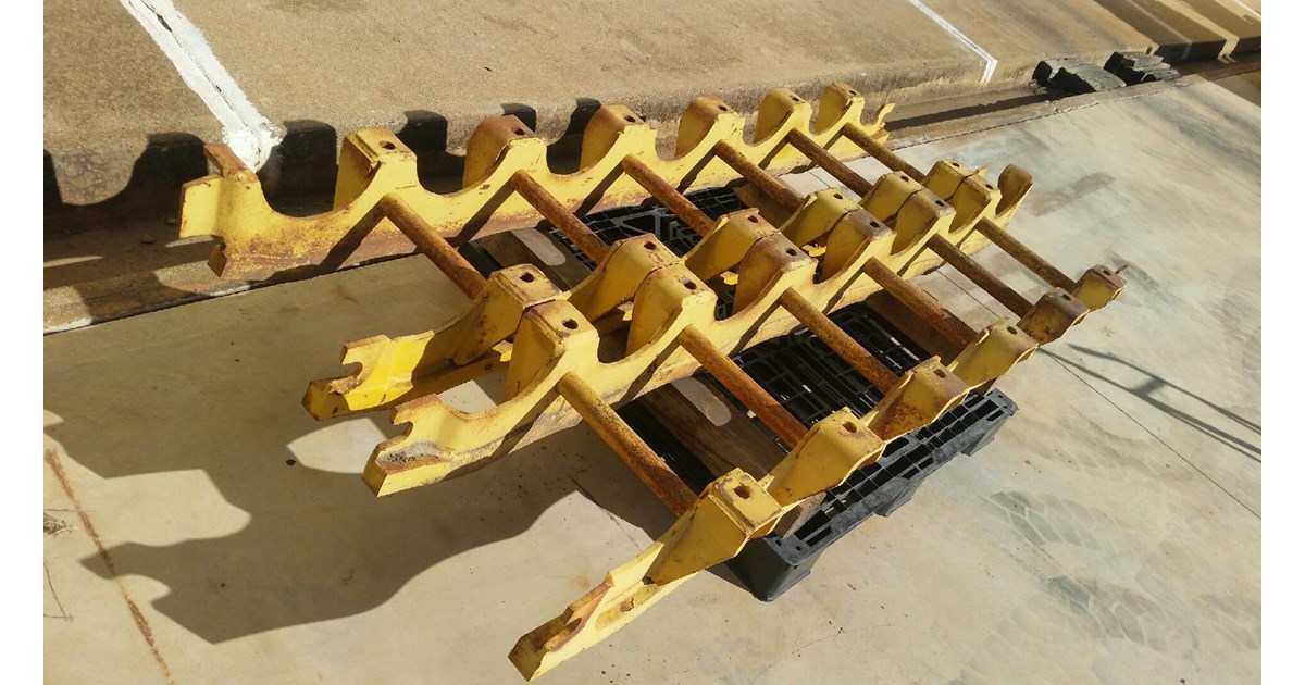 KOMATSU ROCK GUARDS TO SUIT D155A DOZER for sale (refcode TA907509)