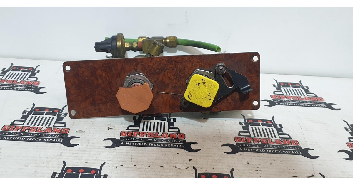 KENWORTH K104 PARKING BRAKE SWITCH AND PANEL K092418071 KENWORTH K104