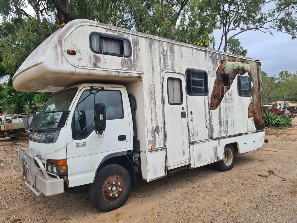 1999 ISUZU NPS300 Wrecking for sale