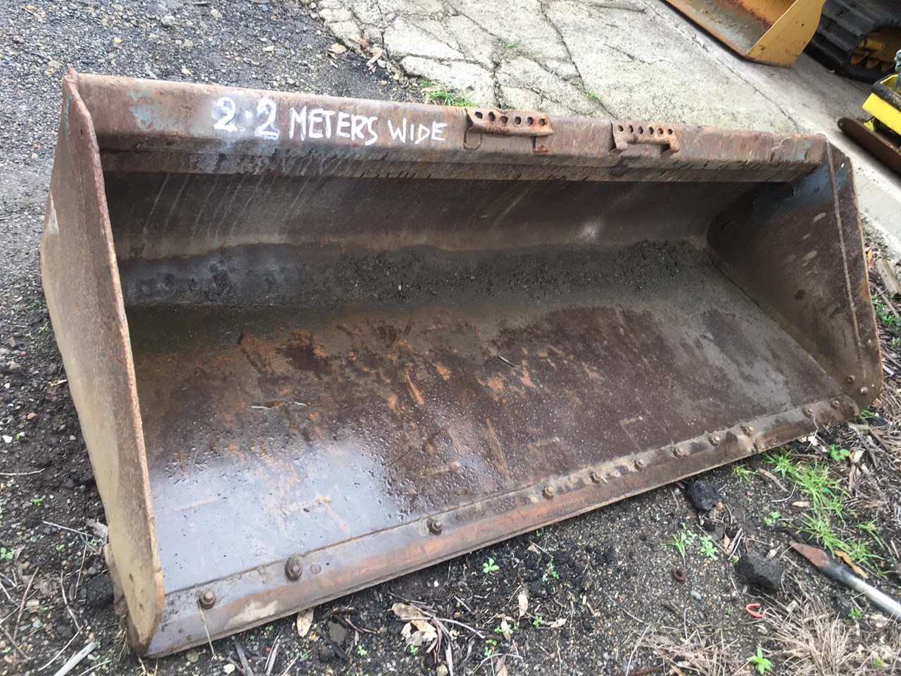 BOBCAT WIDE BUCKET 2.2 for sale