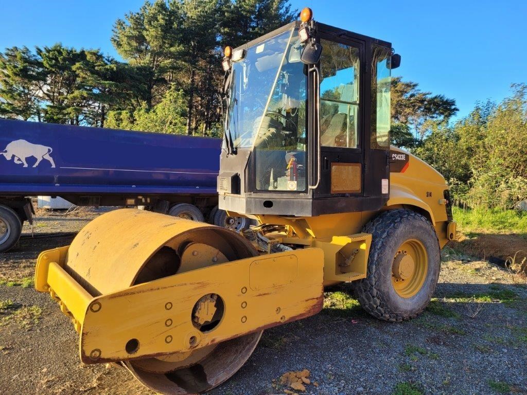 2005 CATERPILLAR CS433E for sale (refcode TA1140797)