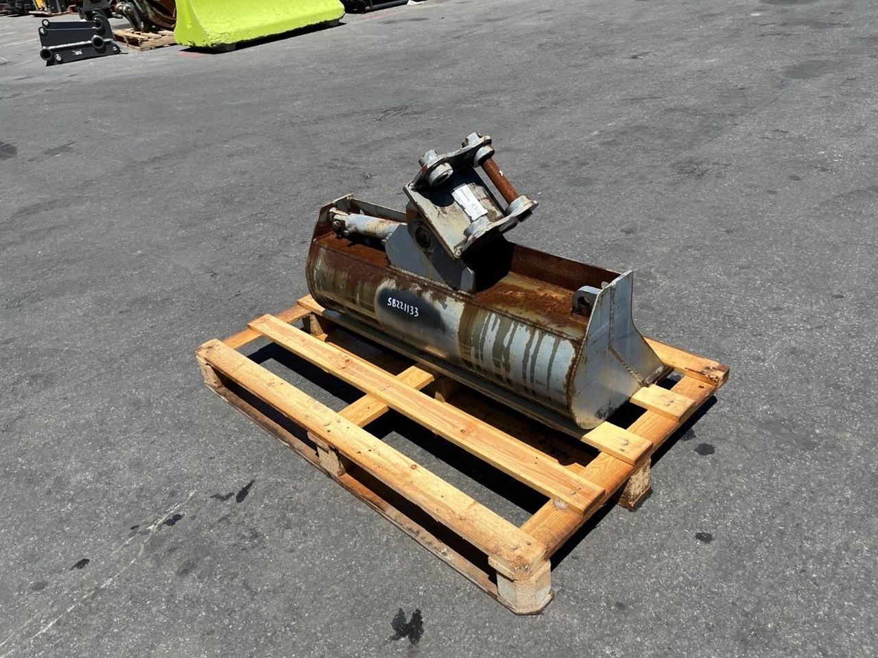 OZ BUCKETS HYDRAULIC TILTING BATTER BUCKET for sale