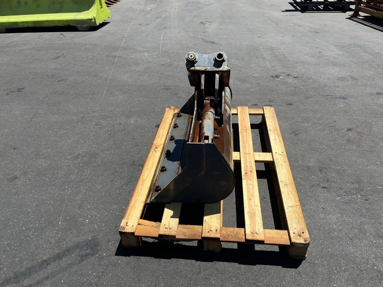 OZ BUCKETS HYDRAULIC TILTING BATTER BUCKET for sale