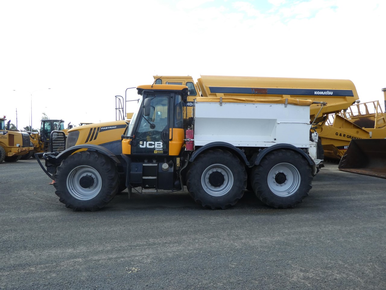 2011 JCB FASTRAC 3230 6X4 SPREADER for sale