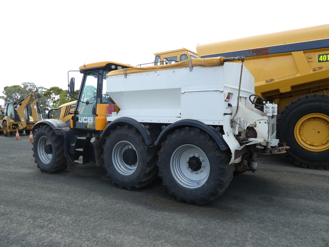 2011 JCB FASTRAC 3230 6X4 SPREADER for sale