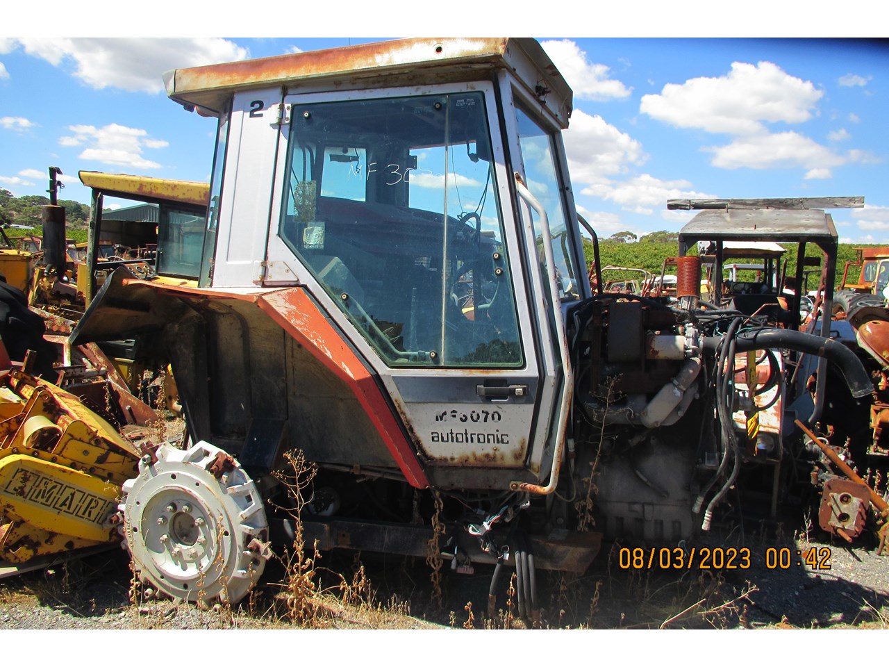 MASSEY FERGUSON 3070 TRACTOR WRECKING PARTS ONLY for sale (refcode