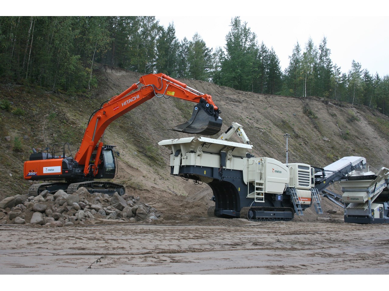 METSO LOKOTRACK® ST2.8 MOBILE SCALPING SCREEN for sale