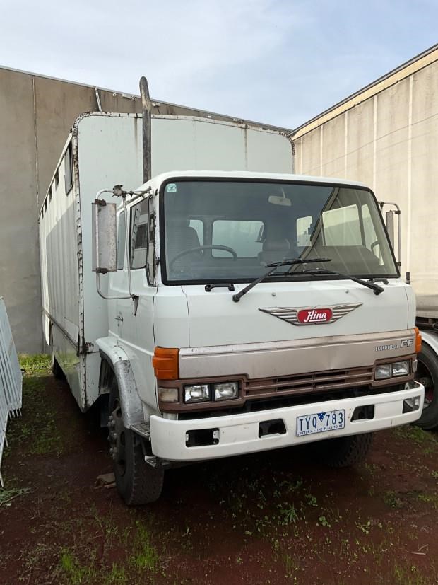 1988 HINO FF RANGER 8 HORSE TRUCK for sale