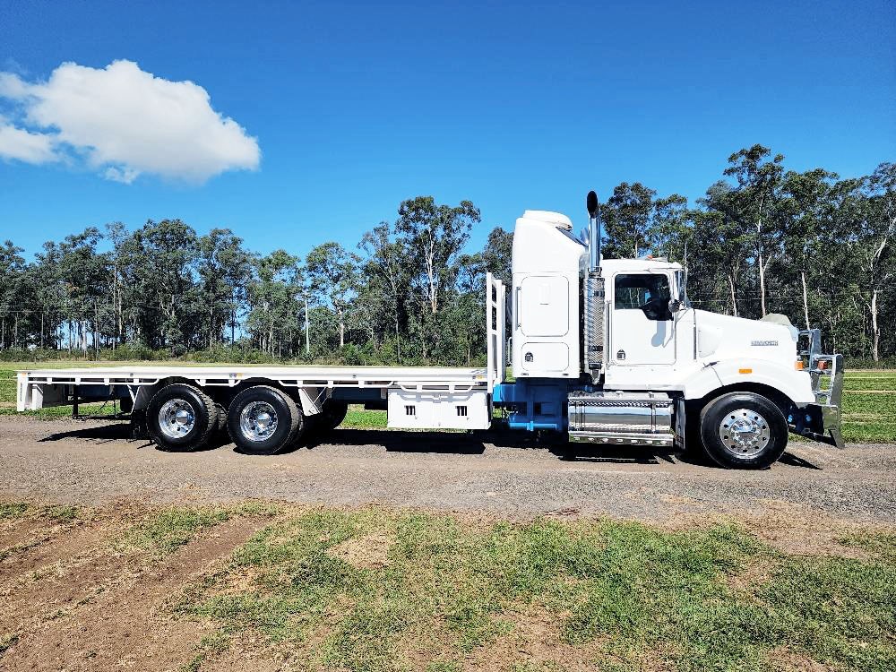 2004 KENWORTH T404 SAR 500HP , AUTO , 90T , 7.5MTR TRAY for sale