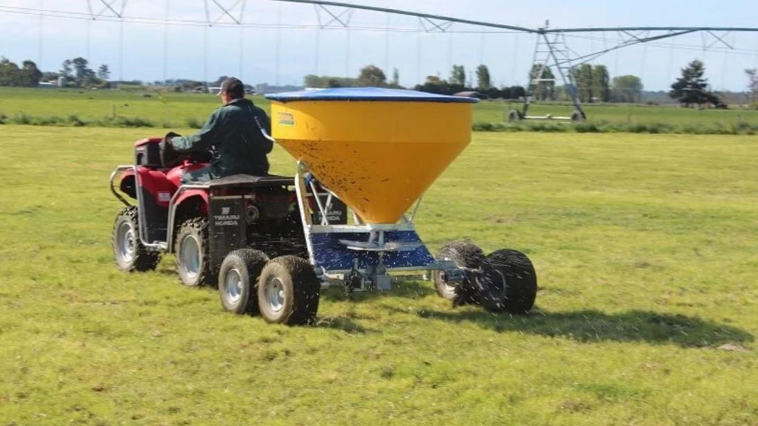 RATA 750L (EASY LOCK DRIVE) DUAL WHEEL & OSCILLATING SUSPENSION FERTILIZER SPREADER for sale