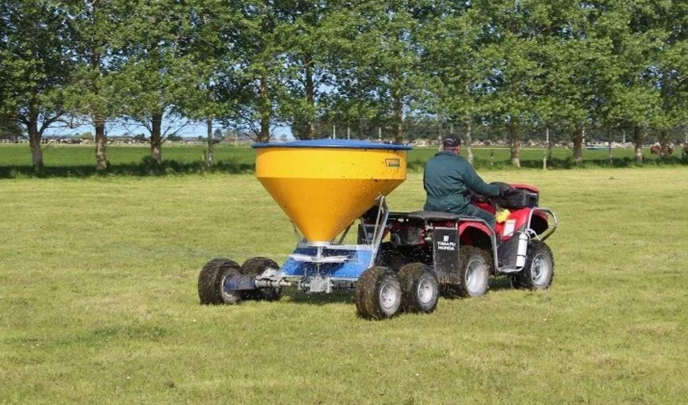 RATA 750L (EASY LOCK DRIVE) DUAL WHEEL & OSCILLATING SUSPENSION FERTILIZER SPREADER for sale
