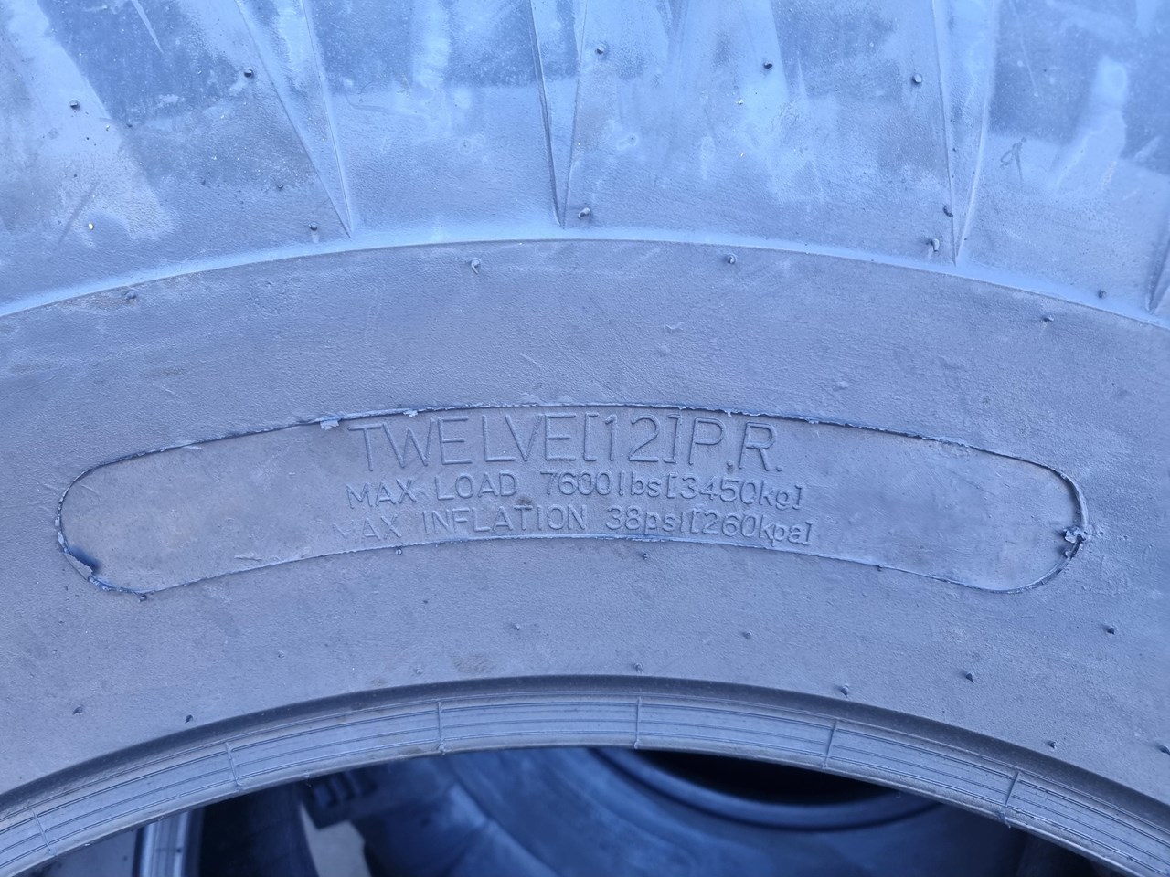 RACEALONE 16.9-28 R4 INDUSTRIAL TYRE for sale (refcode TA1181619)