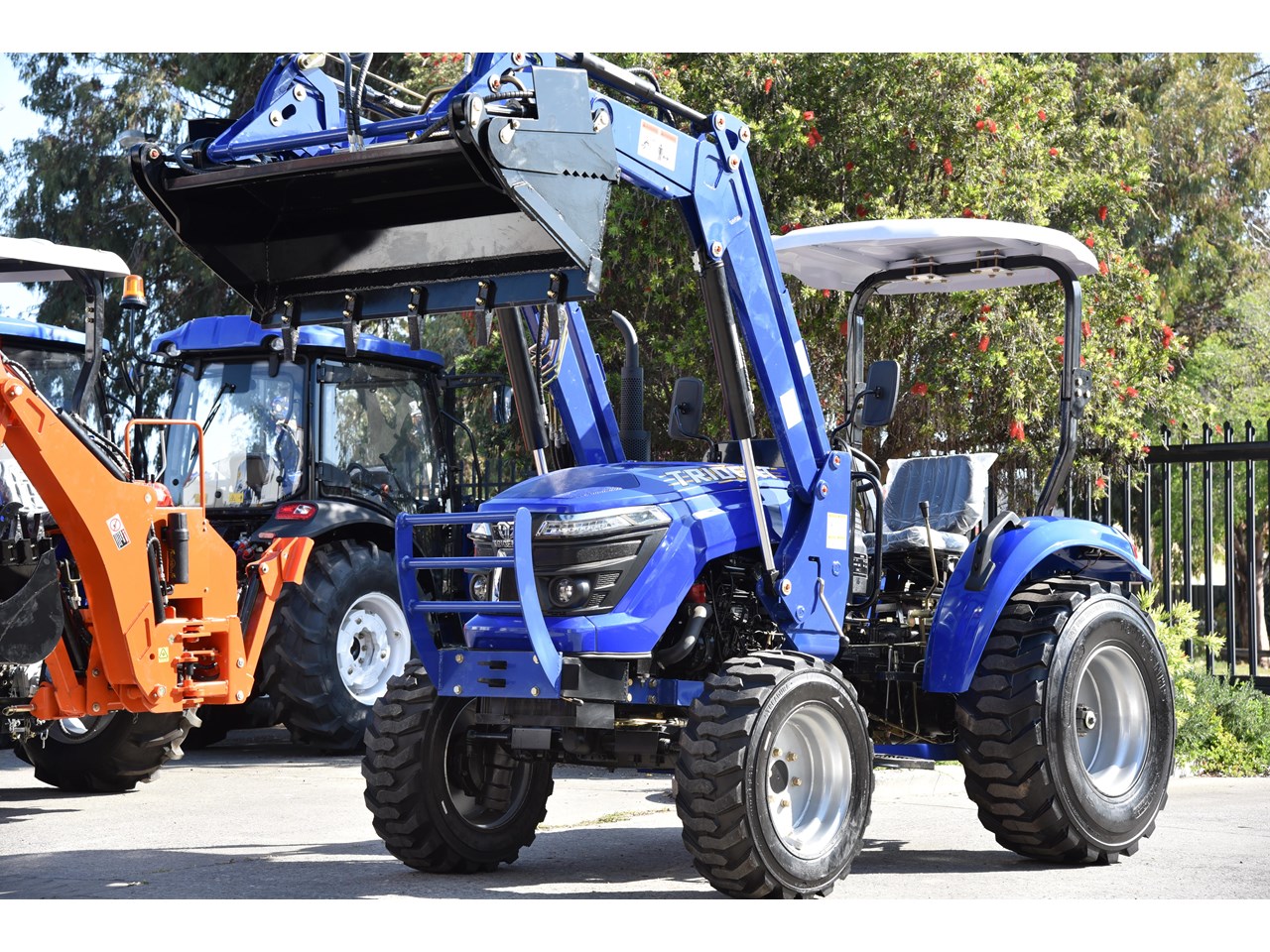 TRIDENT 35HP 4WD CANOPY TRACTOR WITH 4IN1 BUCKET (2,000KG GROSS WEIGHT ...