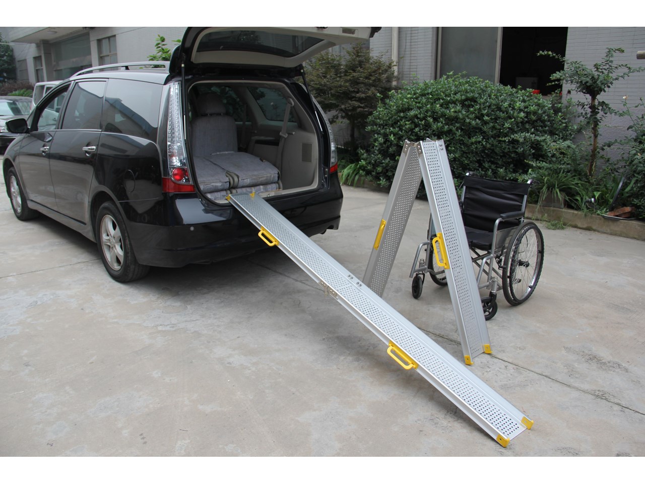 JETLAND 2.4M 270KG HALF FOLD CHANNEL WHEELCHAIR RAMP for sale (refcode ...