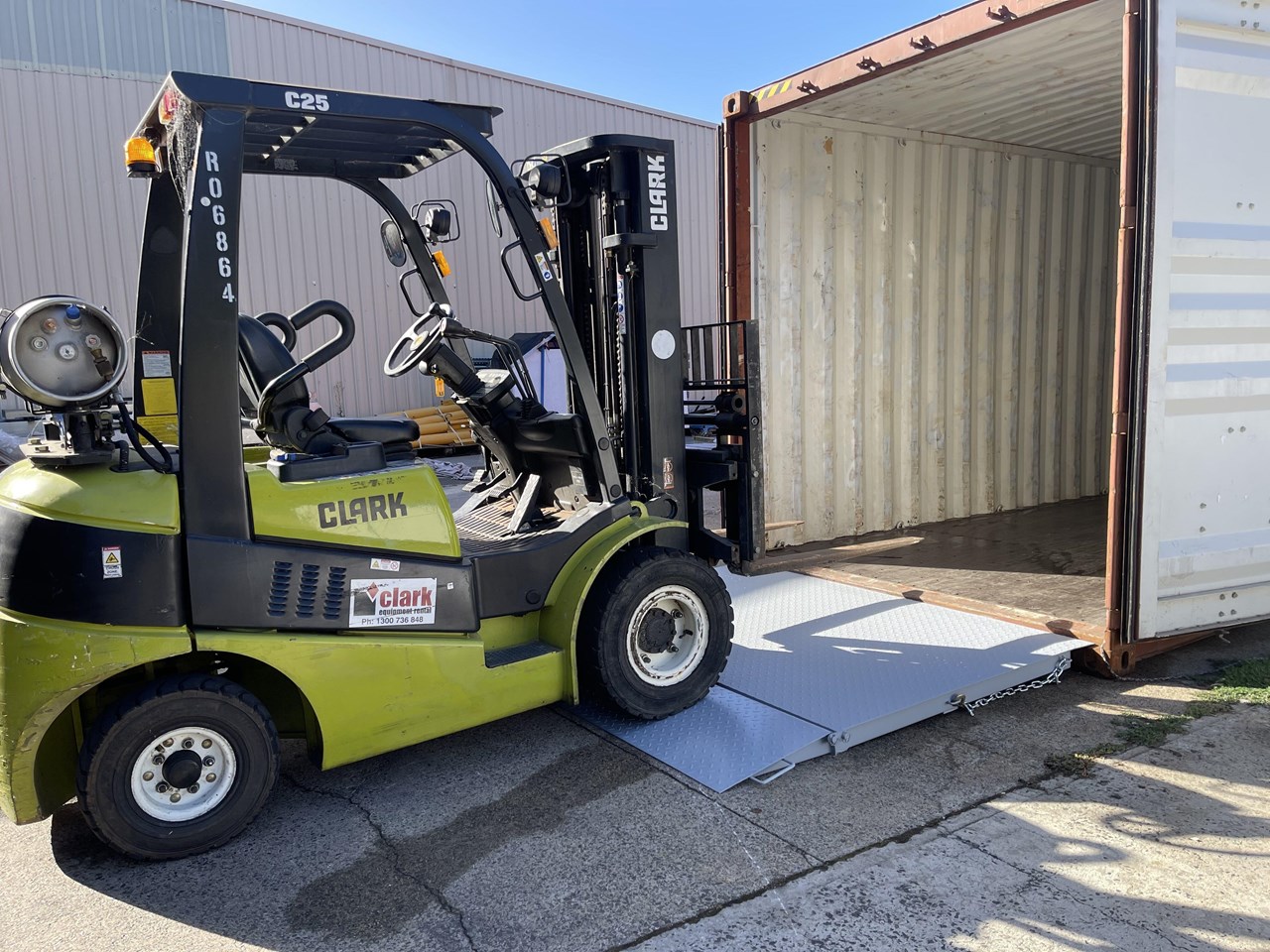 JETLAND 2.2MX2M 7TONNE FOLDING CONTAINER LOADING RAMP for sale (refcode ...