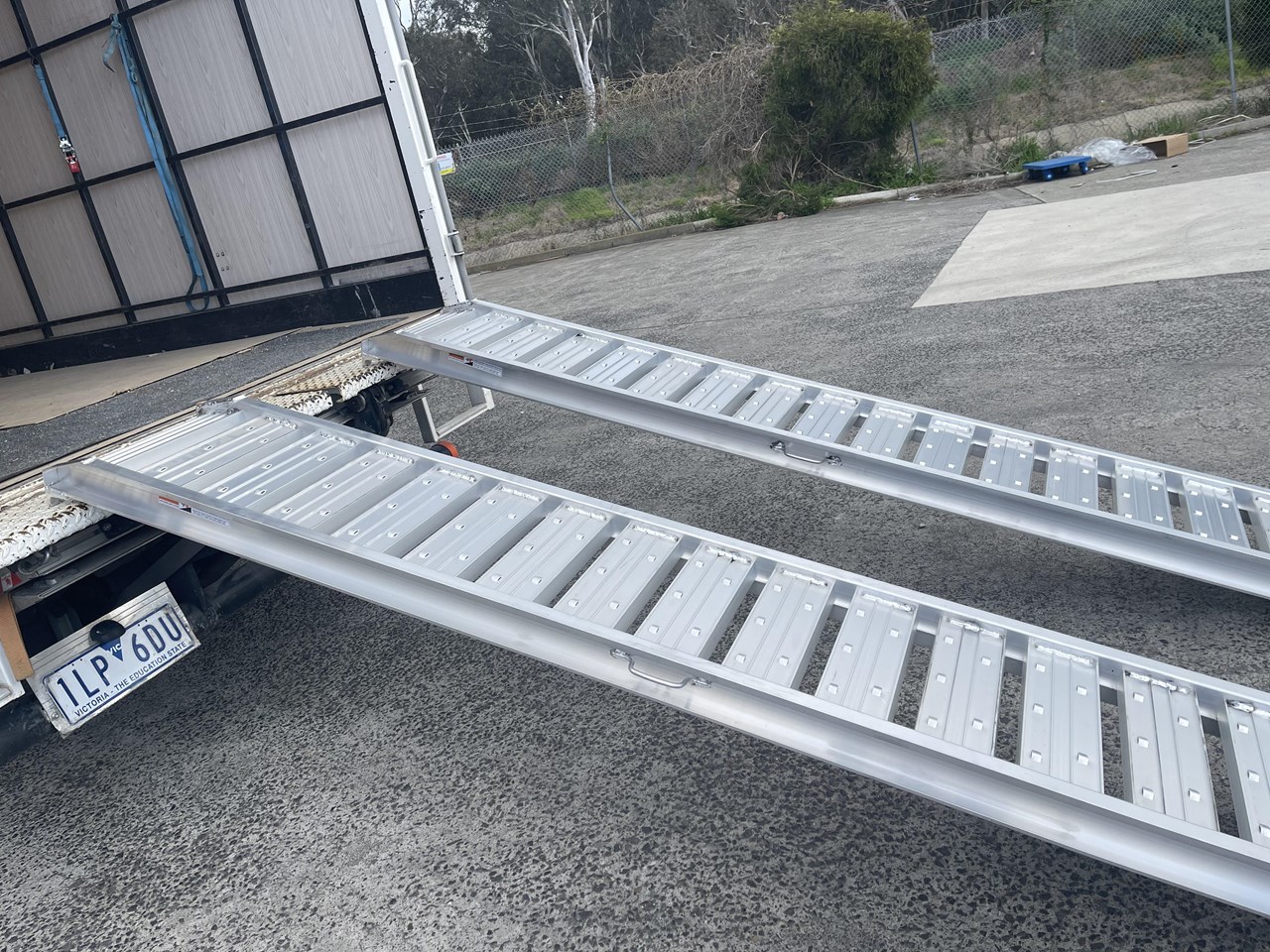 JETLAND 2.4M 2.4TONNE HEAVY DUTY ALUMINIUM LOADING RAMP(HOOK TYPE) for ...