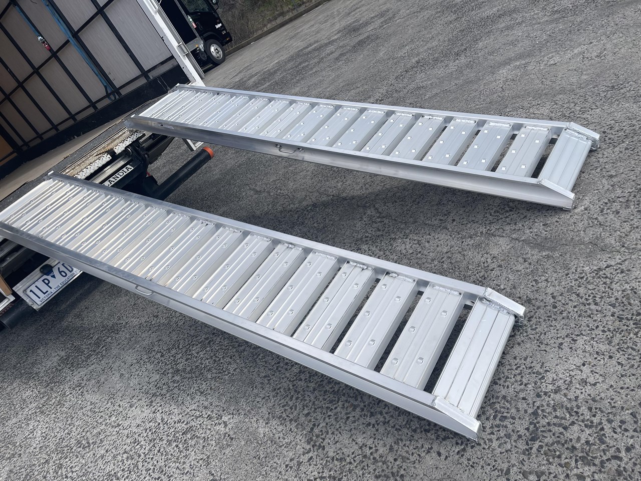 JETLAND 2.1M 2.4TONNE HEAVY DUTY ALUMINIUM LOADING RAMP(HOOK TYPE) for ...
